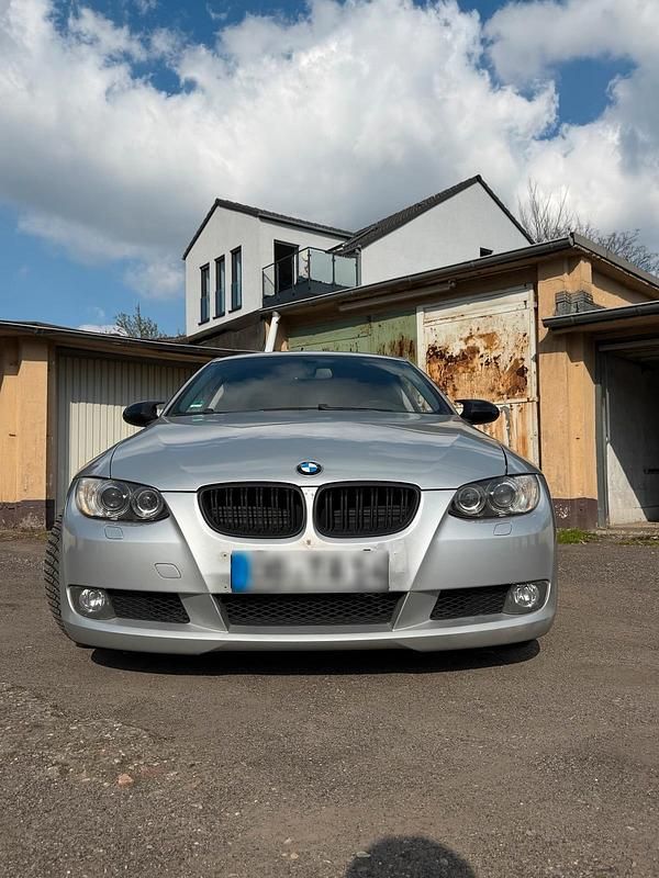 Gebraucht BMW 320 170 PS (125 kW) 2007 Silber Coupé