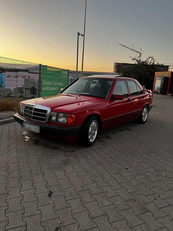 Gebraucht Mercedes 190 122 PS (89 kW) 1991 Rot Limousine