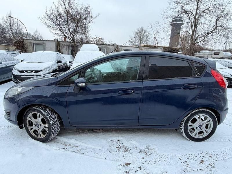 Gebraucht Ford Fiesta Trend 101 PS (74 kW) 2014 Blau Kleinwagen