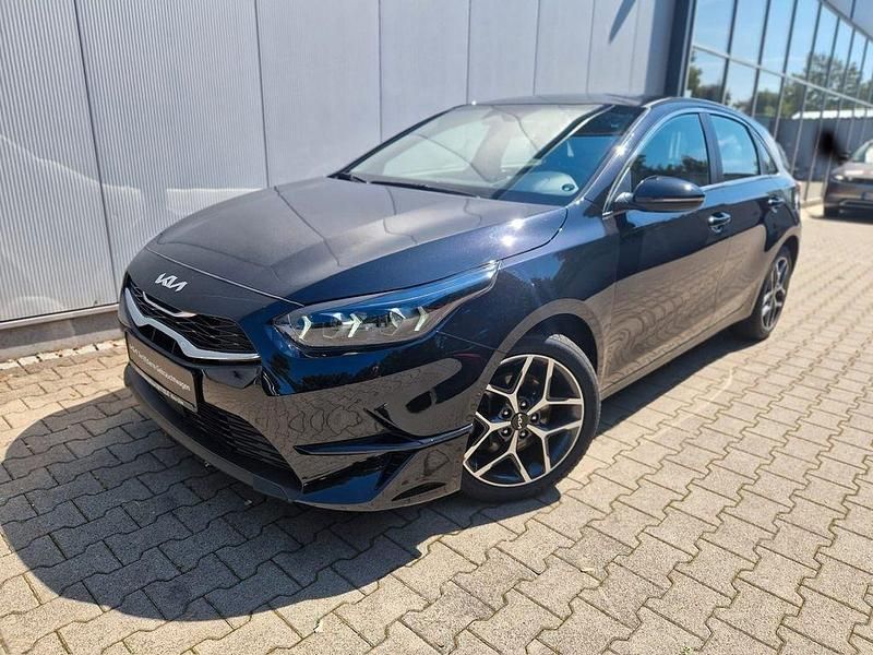 Schwarz Gebraucht 2024 Kia Ceed Kleinwagen | 21.850 € (Fairer Preis) - Bild 1/4