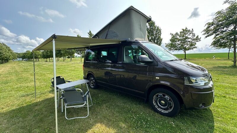 Braun Gebraucht 2012 VW T5 Beach Van | 27.100 € (Etwas zu teuer) - Bild 1/4