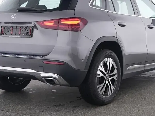 Gebraucht Mercedes GLA180 Advanced 136 PS (100 kW) 2025 Lack mountaingrau SUV
