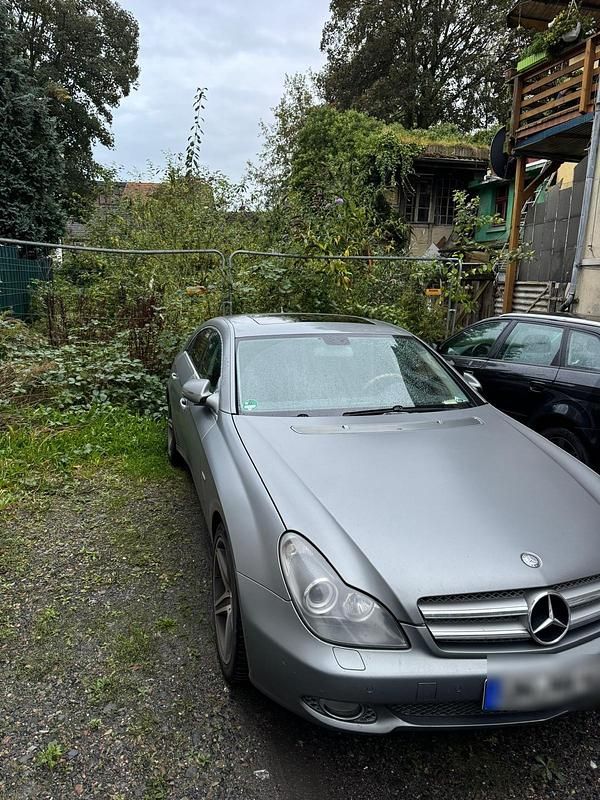 Grau Gebraucht 2010 Mercedes CLS350 Limousine | 14.599 € (Etwas zu teuer) - Bild 1/4