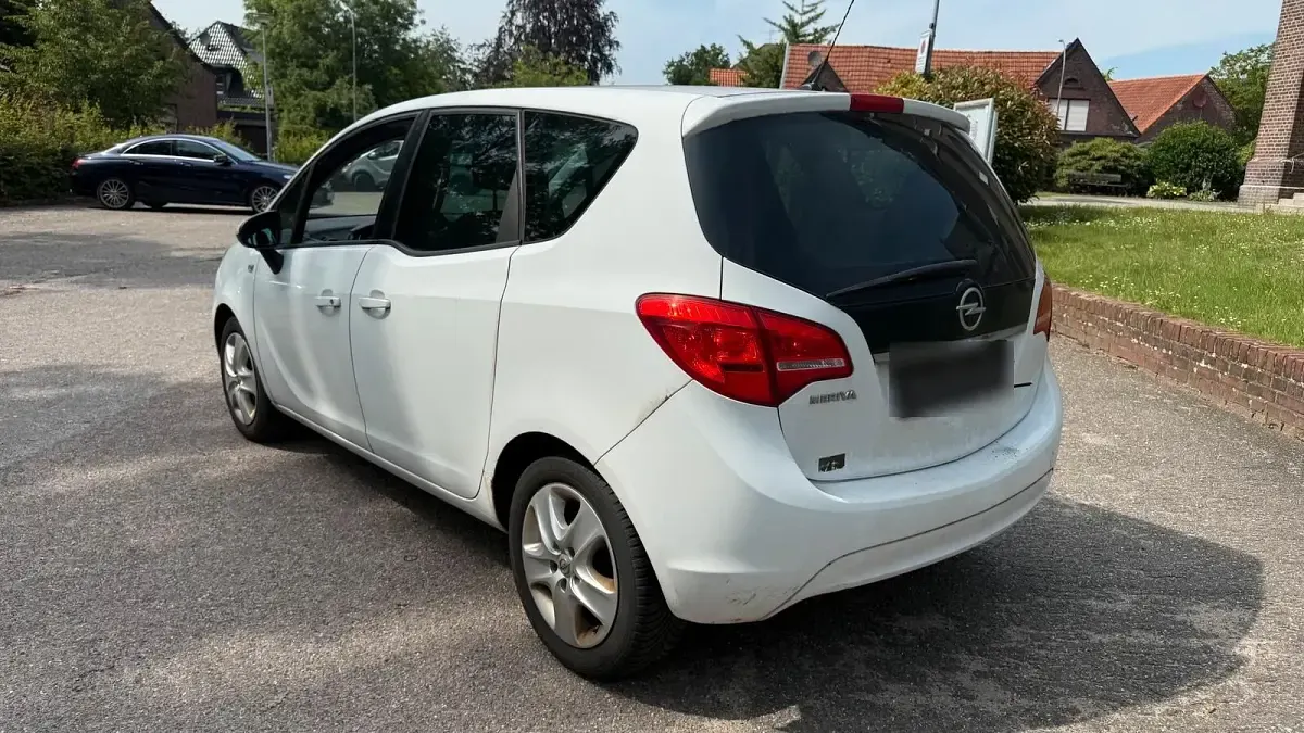 Gebraucht Opel Meriva 101 PS (74 kW) 2012 Weiß Van / Kleinbus
