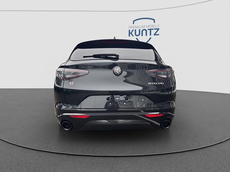 Neu Alfa Romeo Stelvio 209 PS (153 kW) 2025 Colore esterno nero vulcano, SUV