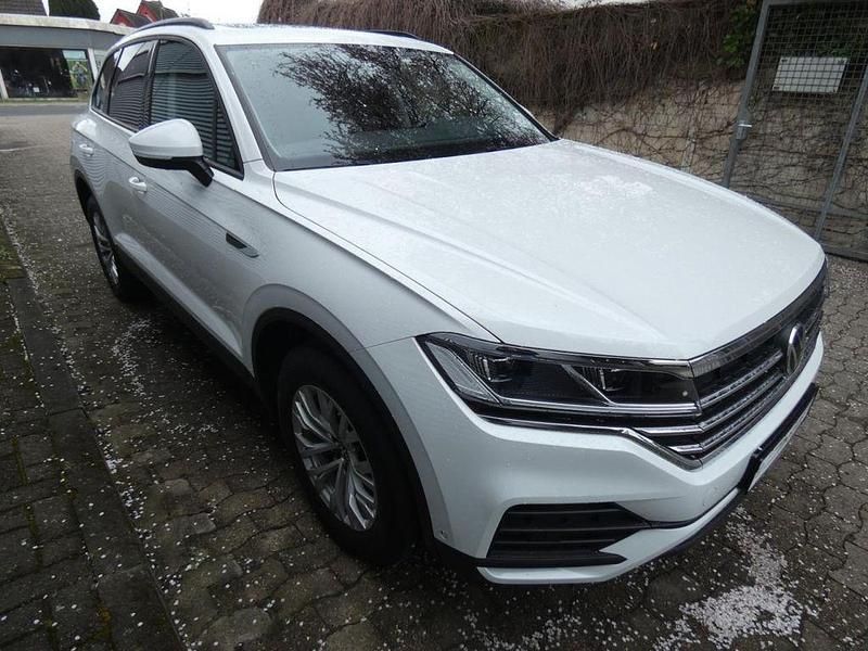 Gebraucht VW Touareg Basis 231 PS (169 kW) 2022 Weiß SUV