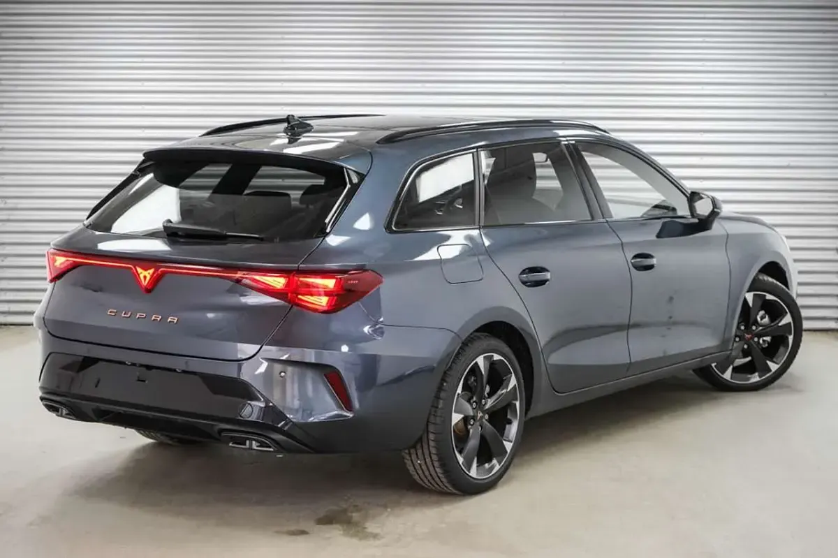 Neu Cupra Leon 150 PS (110 kW) 2026 Taigagrau Kombi