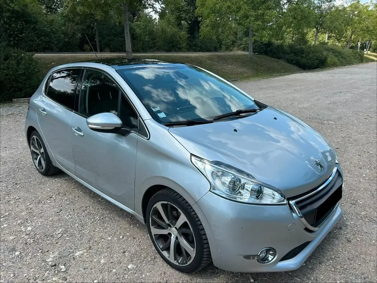 Gebraucht Peugeot 208 114 PS (83 kW) 2012 Silber Kleinwagen