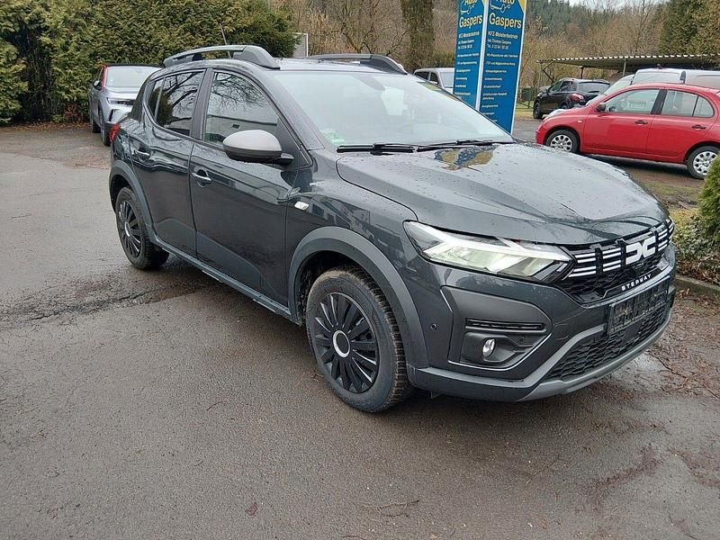 Gebraucht Dacia Sandero Expression 91 PS (66 kW) 2023 Grau Kleinwagen