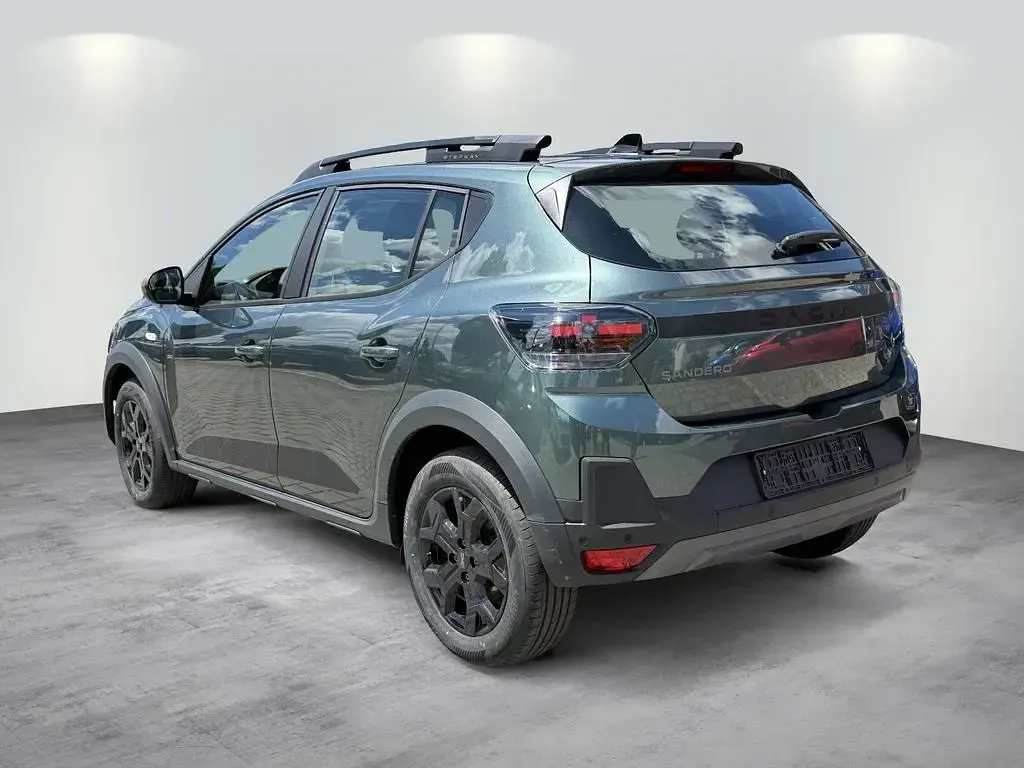 Neu Dacia Sandero Stepway 122 PS (89 kW) 2026 Grün Limousine