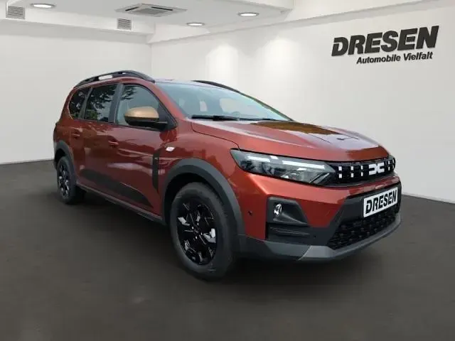 Neu Dacia Jogger Extreme 122 PS (89 kW) 2026 Braun Van / Kleinbus