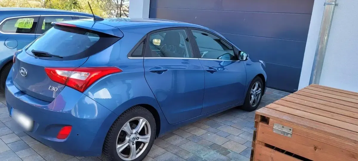 Usado Hyundai i30 110 CV (80 kW) 2015 Azul Berlina