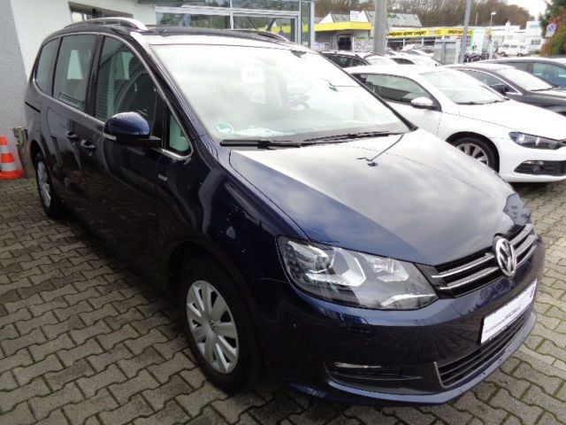 Gebraucht VW Sharan Life 140 PS (102 kW) 2013 Blau metallic Van / Kleinbus