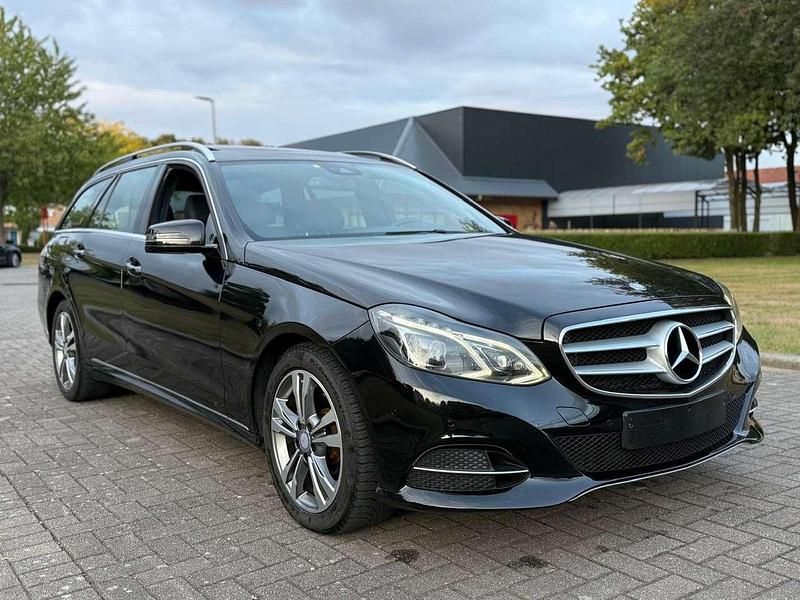 Schwarz Gebraucht 2016 Mercedes E200 Executive Kombi | 12.900 € - Bild 1/4