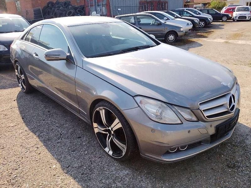 Gebraucht Mercedes E250 204 PS (150 kW) 2009 Palladiumsilber  metalliclack Coupé