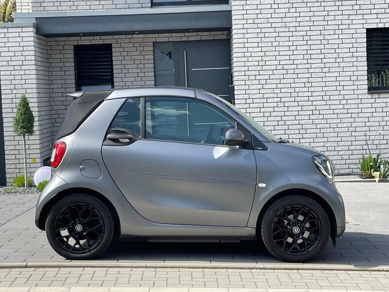 Grau Gebraucht 2017 Smart ForTwo Cabrio Cabrio | 14.444 € (Teuer) - Bild 1/4