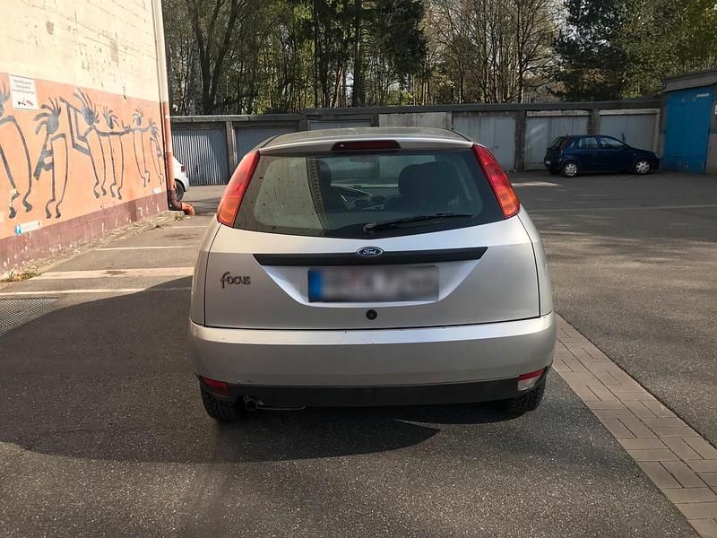 Second-hand Ford Focus 78 CP (57 kW) 1998 Argintiu Berlinǎ
