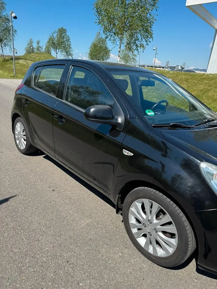 Gebraucht Hyundai i20 101 PS (74 kW) 2010 Schwarz Kleinwagen