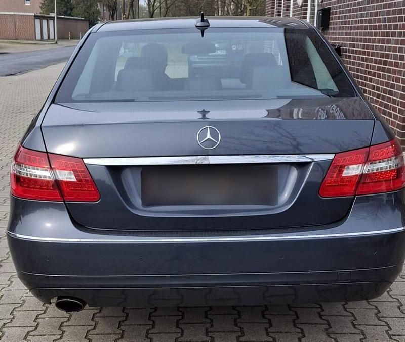 Gebraucht Mercedes E200 184 PS (135 kW) 2011 Grau Limousine
