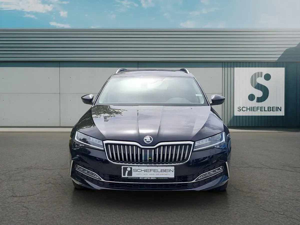 Gebraucht Skoda Superb LAURIN & KLEMENT 200 PS (147 kW) 2023 Schwarzmagic perleffekt Kombi