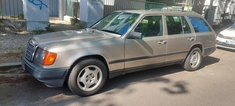 Andere außenfarben Gebraucht 1989 Mercedes E230 Kombi | 3.900 € - Bild 1/4