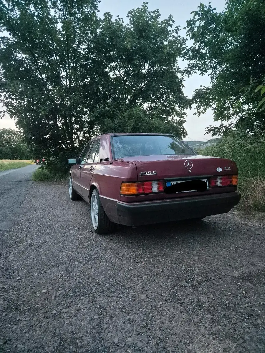 Gebraucht Mercedes 190 109 PS (80 kW) 1990 Rot Limousine
