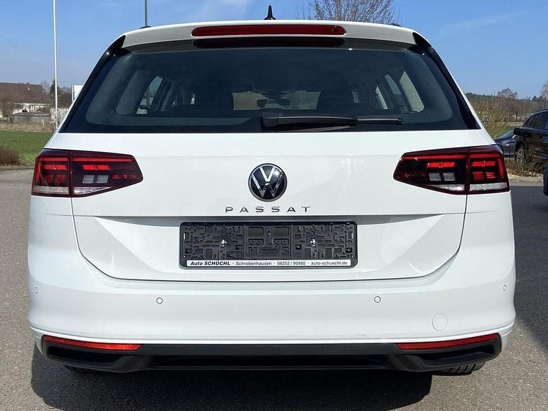 Gebraucht VW Passat 122 PS (89 kW) 2021 Weiß Kombi