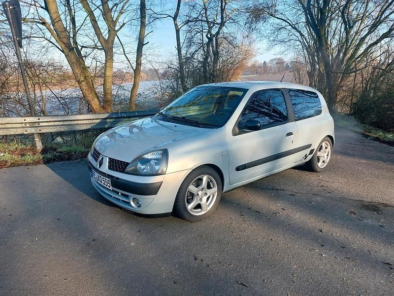 Gebraucht Renault Clio II Dynamique 75 PS (55 kW) 2003 Silber Limousine