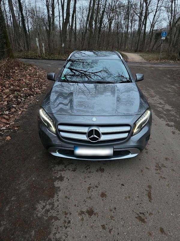 Gebraucht Mercedes GLA180 122 PS (89 kW) 2015 Grau SUV