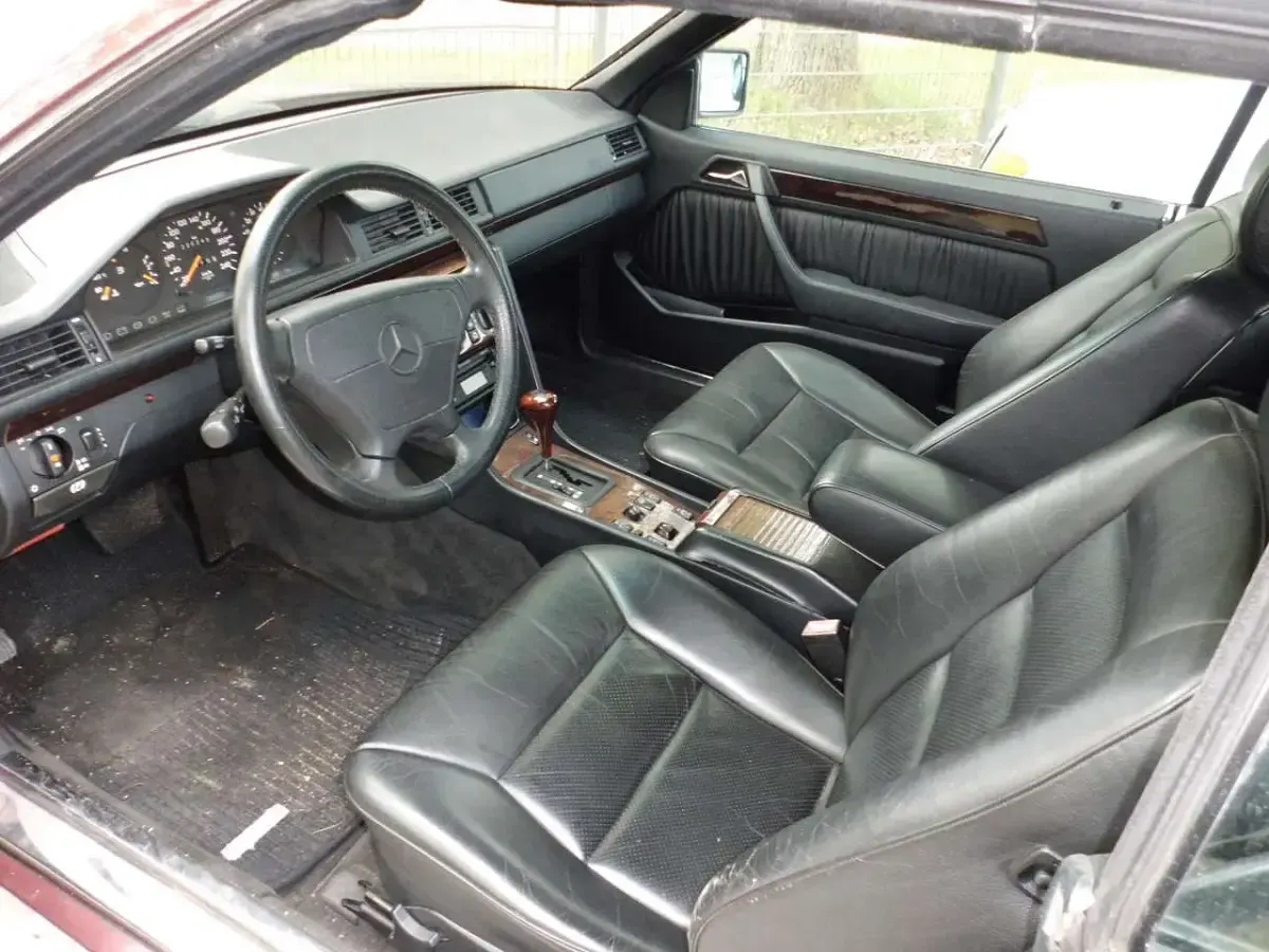 Second-hand Mercedes E200 136 CP (100 kW) 1997 Roșu Cabrio