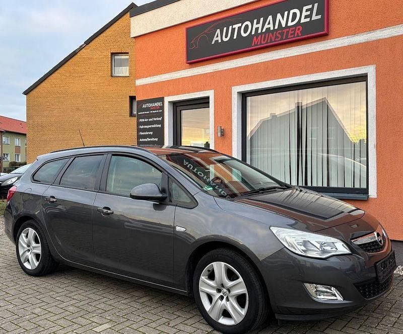 Gebraucht Opel Astra Design Edition 120 PS (88 kW) 2012 Grau Kombi