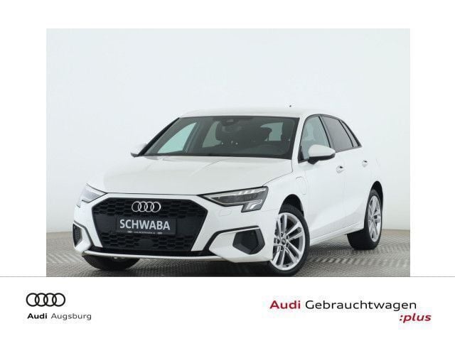 Ibisweiß Gebraucht 2021 Audi A3 Sportback e-tron Design Limousine | 22.590 € (Fairer Preis) - Bild 1/4