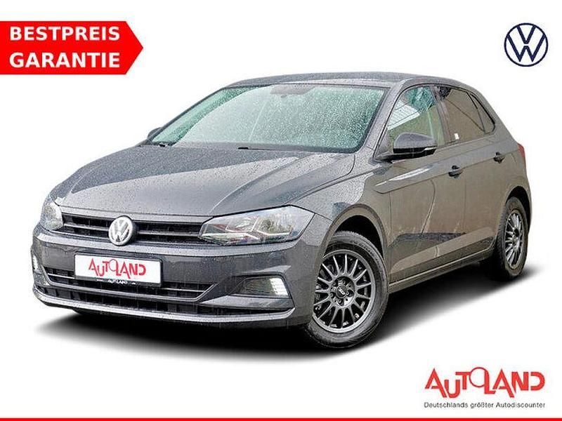 Grau Gebraucht 2017 VW Polo Trendline Kleinwagen | 13.990 € - Bild 1/4