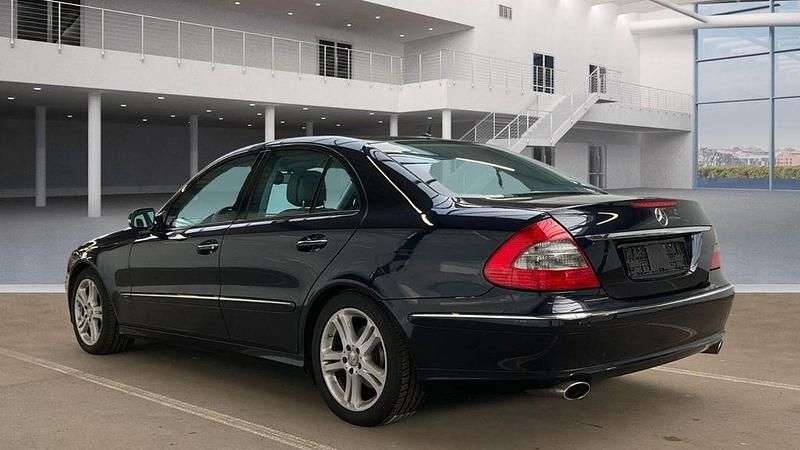 Usata Mercedes E320 224 CV (164 kW) 2008 Blu Berlina