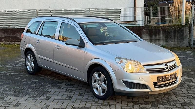 Gebraucht Opel Astra Edition 125 PS (91 kW) 2008 Silber Kombi