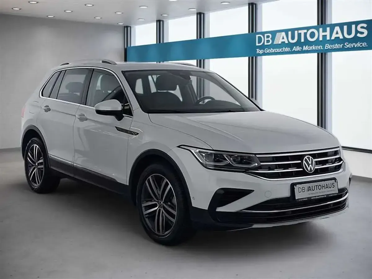Second-hand VW Tiguan Elegance 150 CP (110 kW) 2024 Alb SUV