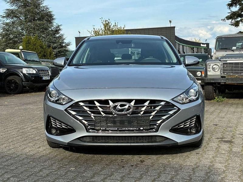 Gebraucht Hyundai i30 Trend 120 PS (88 kW) 2023 Silber Limousine