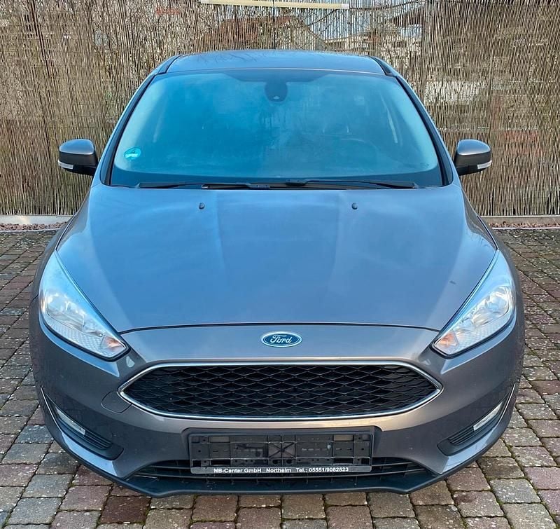 Gebraucht Ford Focus Business Edition 125 PS (91 kW) 2016 Grau Limousine