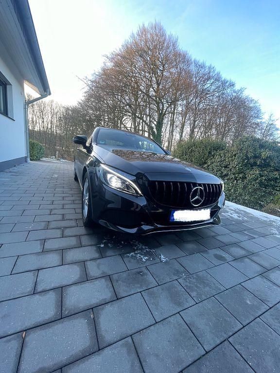 Schwarz Gebraucht 2016 Mercedes C200 Edition 1 Coupé | 21.500 € (Fairer Preis) - Bild 1/4