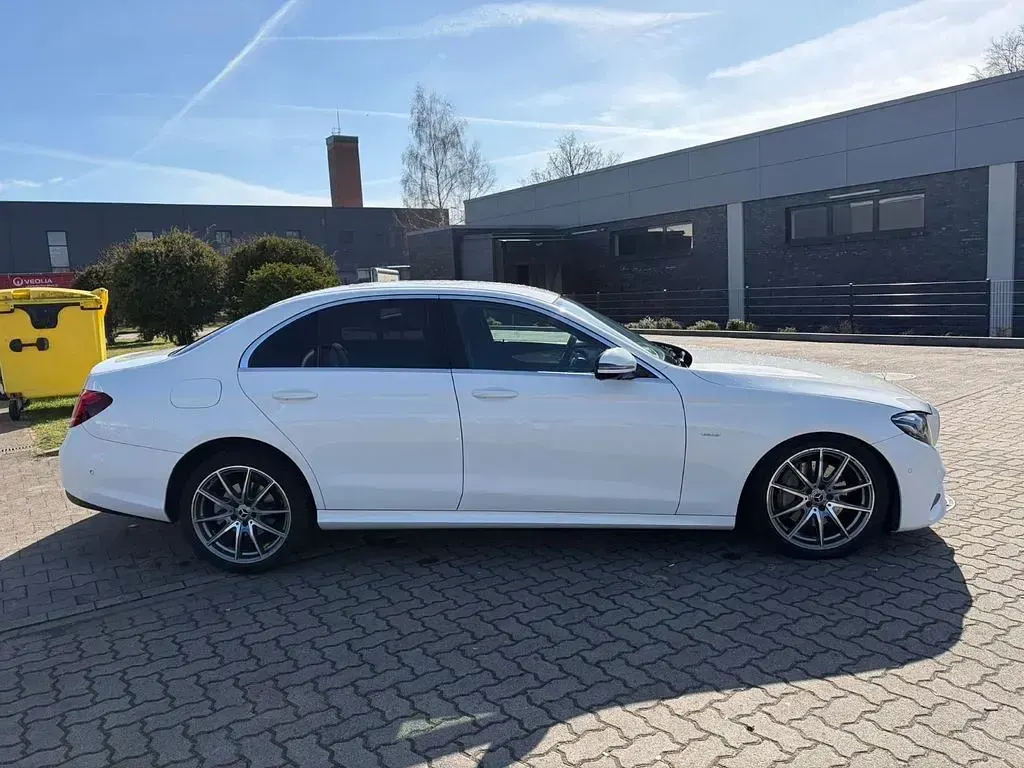 Gebraucht Mercedes E220 194 PS (142 kW) 2020 Weiß Limousine