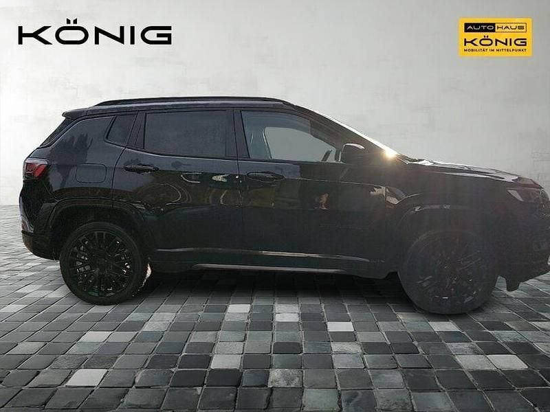 Second-hand Jeep Compass 131 CP (96 kW) 2024 Negru SUV