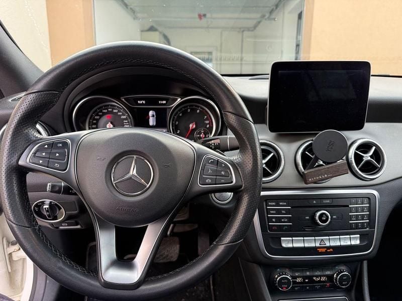 Gebraucht Mercedes CLA180 Shooting Brake 122 PS (89 kW) 2016 Weiß Kombi