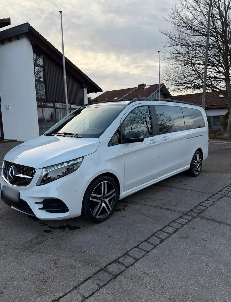 Gebraucht Mercedes V300 237 PS (174 kW) 2023 Weiß Van / Kleinbus
