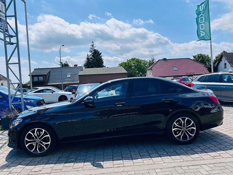 Gebraucht Mercedes C220 Avantgarde 194 PS (142 kW) 2018 Schwarz Limousine