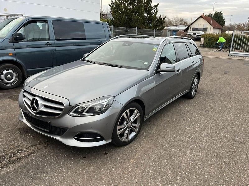 Silber Gebraucht 2014 Mercedes E250 Avantgarde Kombi | 10.115 € (Superpreis) - Bild 1/4