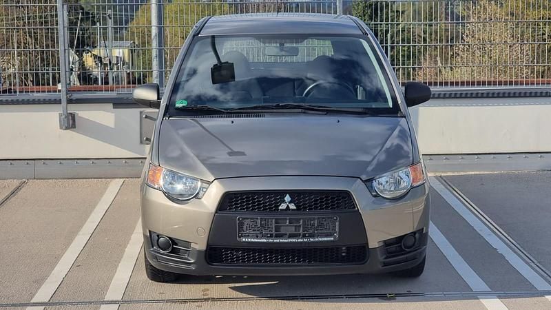 Gebraucht Mitsubishi Colt Inform 75 PS (55 kW) 2009 Gold Kleinwagen