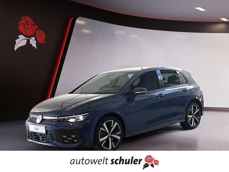 Anemonenblau metallic / roof Gebraucht 2024 VW Golf VIII GTE Limousine | 41.990 € (Superpreis) - Bild 1/3