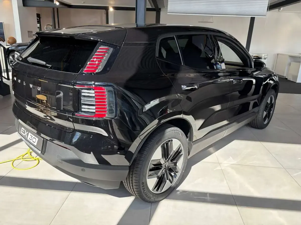 Neu Volvo EX30 Core 200 kW (272 PS) 2026 Onyx schwarz SUV