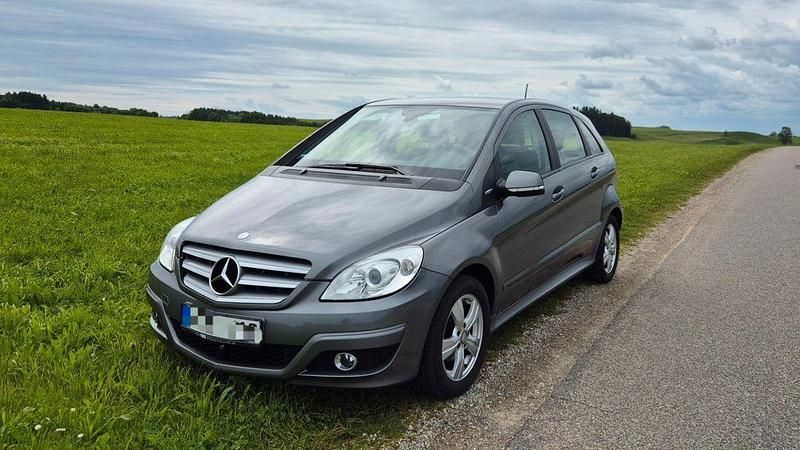 Grau Gebraucht 2010 Mercedes B180 Van / Kleinbus | 5.100 € (Guter Preis) - Bild 1/4
