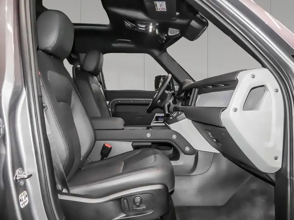 Gebraucht Land Rover Defender SE Dynamic 405 PS (297 kW) 2023 Eiger grey SUV